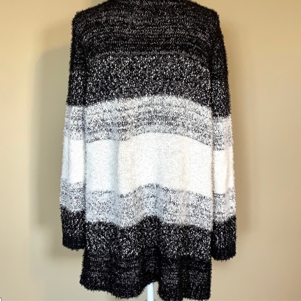 🌿Host Pick🌿 Decree Cardigan - Picture 2 of 5